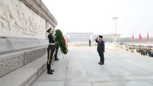 prabowo-subianto-menghormati-pahlawan-rakyat-china-dengan-meletakkan-karangan-bunga